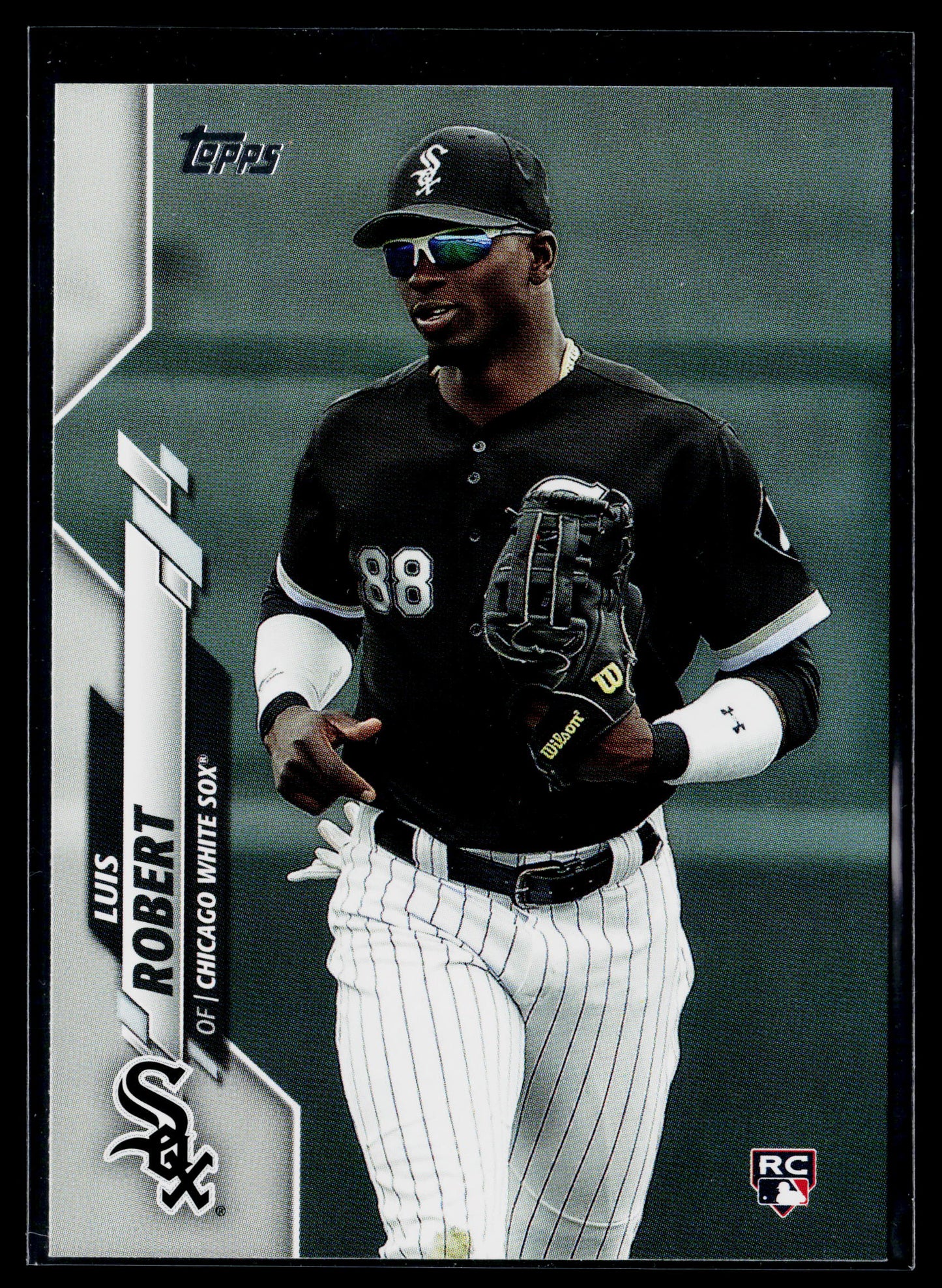 2020 Topps Luis Robert Rookie Factory Set Bonus: Rookie Image Variation #392