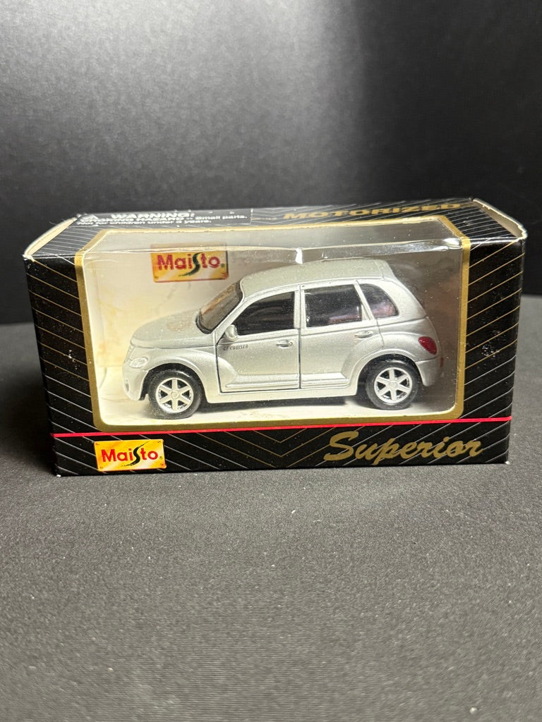 Maisto Superior Die-cast 1:33 Chrysler PT Cruiser SILVER Motorized